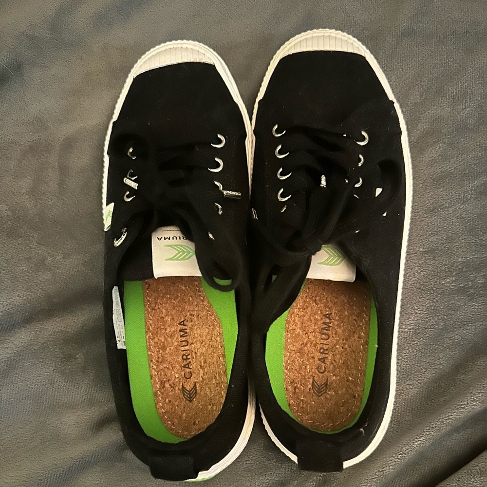 Cariuma OCA Low Black Canvas Sneakers